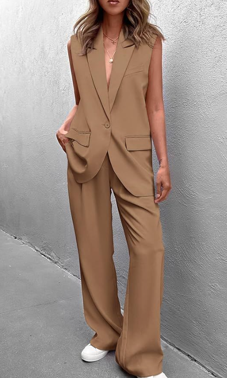 Mulher  usando um colete feminino de alfaiataria fechado 03